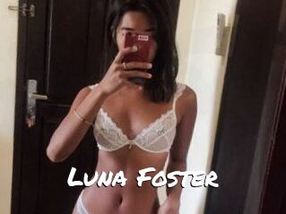Luna_Foster