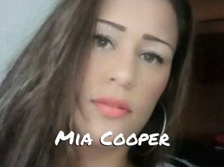 Mia_Cooper